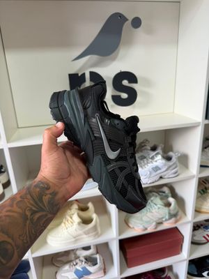 Foto do produto Tênis Nike V2K Run Black Anthracite (PRONTA ENTREGA)