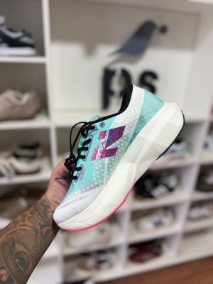 Foto do produto Tênis New Balance FuelCell SuperComp Elite v4 TCS NYC Marathon (PRONTA ENTREGA)