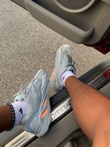 Foto do produto Tênis Adidas Yeezy 700 V2 Inertia