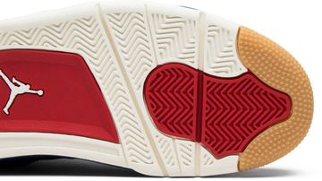 Foto do produto Tênis Levi's x Air Jordan 4 Retro Denim