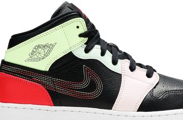 Foto do produto Tênis Air Jordan 1 Mid Glow In The Dark