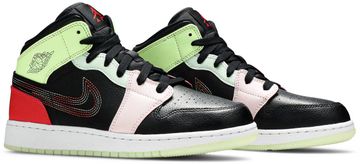 Foto do produto Tênis Air Jordan 1 Mid Glow In The Dark
