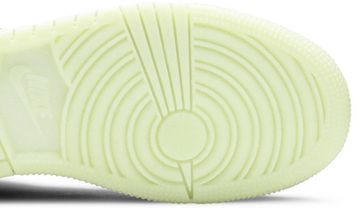 Foto do produto Tênis Air Jordan 1 Mid Glow In The Dark