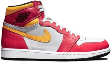 Foto do produto Tênis Air Jordan 1 Retro High OG Light Fusion Red