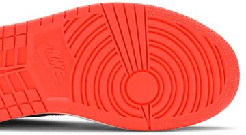 Foto do produto Tênis Air Jordan 1 Mid Hot Punch