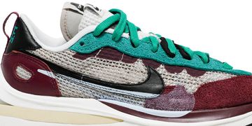 Foto do produto Tênis Nike Sacai x VaporWaffle SP Villain Red