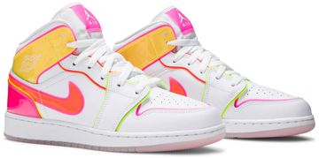 Foto do produto Tênis Air Jordan 1 Mid SE GS Edge Glow