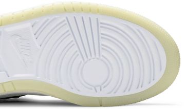 Foto do produto Tênis Air Jordan 1 High Zoom Comfort Light Bone