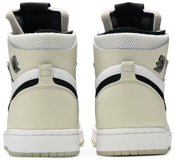Foto do produto Tênis Air Jordan 1 High Zoom Comfort Light Bone
