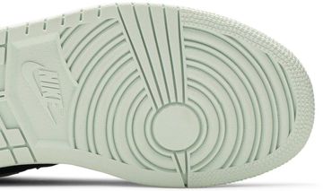 Foto do produto Tênis Air Jordan 1 Low SE Barely Green