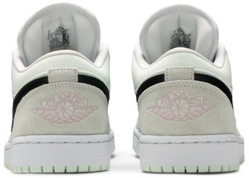 Foto do produto Tênis Air Jordan 1 Low SE Barely Green