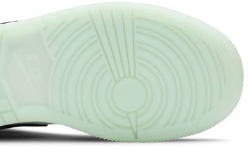 Foto do produto Tênis  Air Jordan 1 Mid SE Glow in the Dark Panda