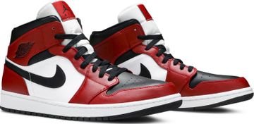Foto do produto Tênis Air Jordan 1 Mid Chicago Black Toe (2020)
