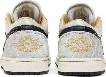 Foto do produto Tênis Air Jordan 1 Low Beaded Swoosh