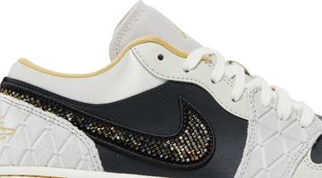 Foto do produto Tênis Air Jordan 1 Low Beaded Swoosh