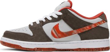 Foto do produto Tênis Nike Crushed D.C. x Dunk Low SB Golden Hour