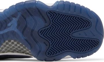 Foto do produto Tênis Air Jordan 11 Retro Midnight Navy Velvet