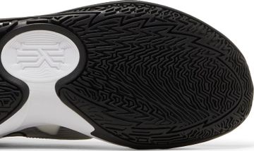 Foto do produto Tênis Nike Kyrie Low 5 TB White Black