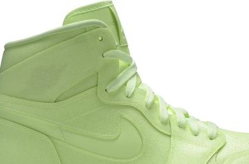 Foto do produto Tênis  Air Jordan 1 Retro High PRM Barely Volt