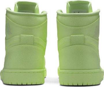 Foto do produto Tênis  Air Jordan 1 Retro High PRM Barely Volt