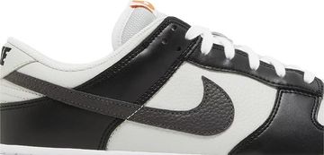 Foto do produto Tênis Nike Dunk Low Mini Swoosh - Black Total Orange