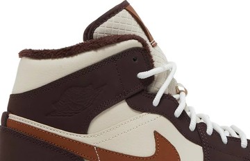 Foto do produto Tênis Air Jordan 1 Mid SE Cream Dark Chocolate