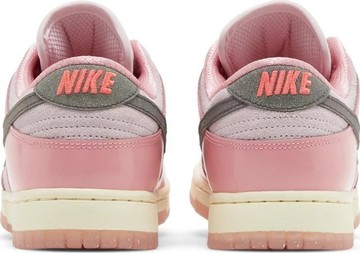 Foto do produto Tênis Nike Dunk Low LX Barbie