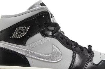 Foto do produto Tênis Air Jordan 1 Mid SE Black Chrome