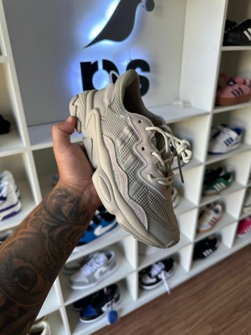 Foto do produto Tênis Adidas Ozweego Wonder Taupe (PRONTA ENTREGA)