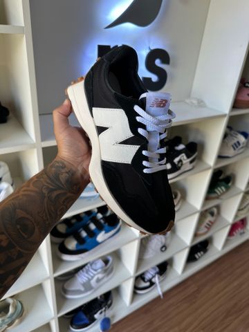 Foto do produto Tênis New Balance 327 Black (PRONTA ENTREGA)