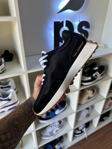 Foto do produto Tênis New Balance 327 Black (PRONTA ENTREGA)