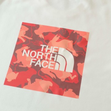Foto do produto Moletom The North Face Red Camouflage Logo