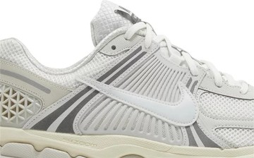 Foto do produto Tênis Nike Air Zoom Vomero 5 Platinum Tint