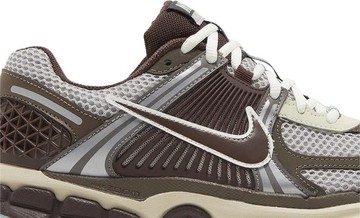 Foto do produto Tênis Nike Air Zoom Vomero 5 Earth Fossil