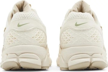 Foto do produto Tênis Nike Air Zoom Vomero 5 Sail Light Orewood Brown