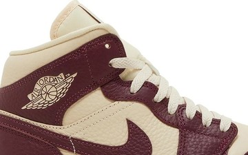 Foto do produto Tênis Air Jordan 1 Mid SE Split - Beach Cherrywood