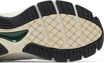 Foto do produto Tênis New Balance Teddy Santis x 990v4 Made in USA Forest Green