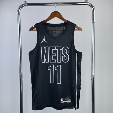 Foto do produto Regata NBA Brooklyn Nets Jordan Statement Edition 22/23 Swingman Jersey Preta Kyrie Irving 11