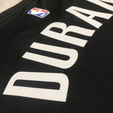 Foto do produto Regata NBA Brooklyn Nets Jordan Statement Edition 22/23 Swingman Jersey Preta Kevin Durant 7