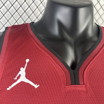 Foto do produto Regata NBA Miami Jordan Heat Statement Edition 22/23 Swingman Jersey Vermelha Jimmy Butler 22