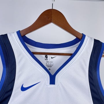 Foto do produto Regata NBA Dallas Mavericks Nike Association Edition Swingman Jersey Branca Kyrie Irving 11