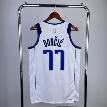 Foto do produto Regata NBA Dallas Mavericks Nike Association Edition Swingman Jersey Luka Doncic 77