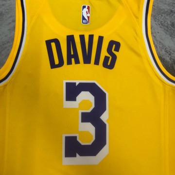 Foto do produto Camisa NBA Los Angeles Lakers Gold Association Edition Swingman Jersey 2022/23 Anthony Davis 3