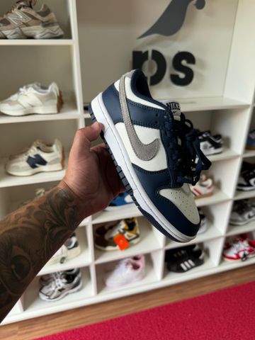 Foto do produto Tênis Nike Dunk Low Midnight Navy Smoke Grey (PRONTA ENTREGA)
