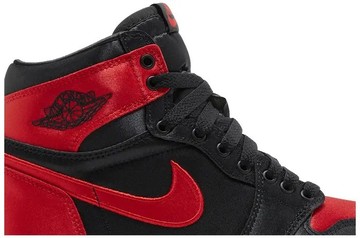 Foto do produto Tênis Air Jordan 1 Retro High OG Satin Bred 2023