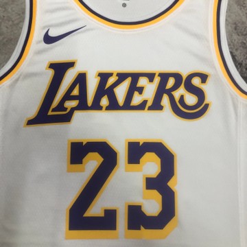 Foto do produto Regata NBA Los Angeles Lakers Nike Association Edition Swingman Jersey 24/25 Branca LeBron James 23