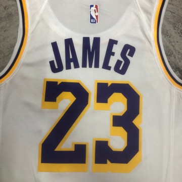 Foto do produto Regata NBA Los Angeles Lakers Nike Association Edition Swingman Jersey 24/25 Branca LeBron James 23