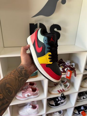 Foto do produto Tênis Air Jordan 1 Low SE Black Multi-Color  (PRONTA ENTREGA)
