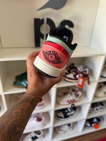 Foto do produto Tênis Air Jordan 1 Low SE Black Multi-Color  (PRONTA ENTREGA)