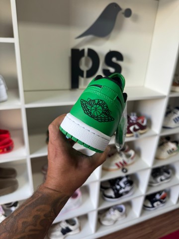 Foto do produto Tênis Air Jordan 1 Low Black Lucky Green (PRONTA ENTREGA)